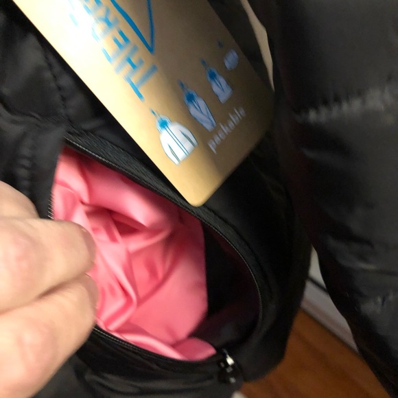 NWT black packable jacket in black and pink XL puffy - Picture 6 of 7